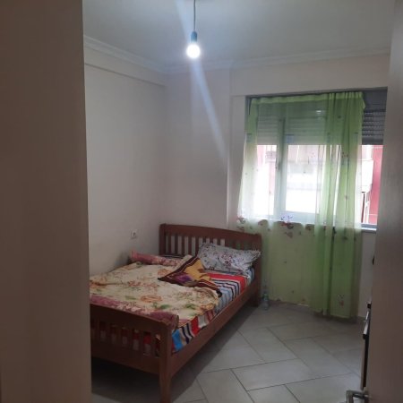 Tirane, jepet me qera apartament 1+1+Ballkon Kati 4, 54 m² 350 € (astir)