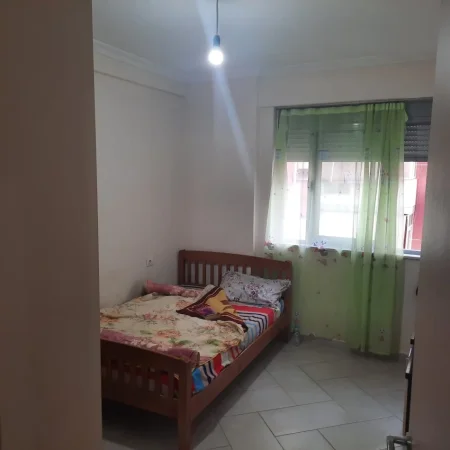 Tirane, jepet me qera apartament 1+1+Ballkon Kati 4, 54 m² 350 € (astir)