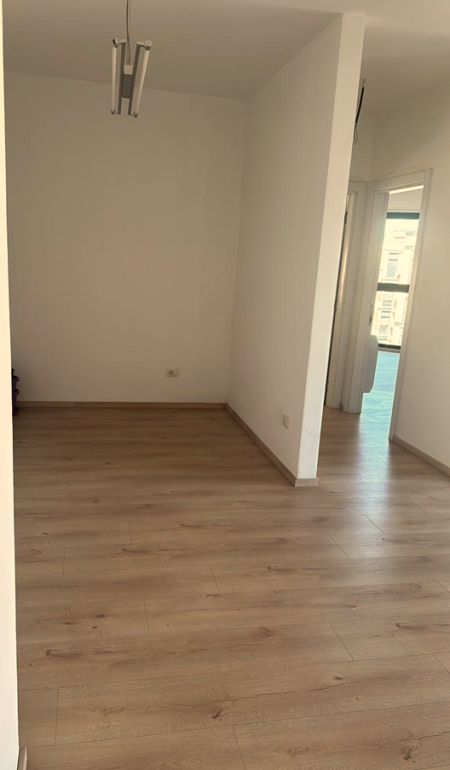 Tirane, jepet me qera zyre Kati 6, 92 m² 750 € (Rruga Panorama)