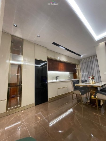 Tirane, jepet me qera apartament 1+1+Ballkon Kati 2, 70 m² 500 € (porcelan)