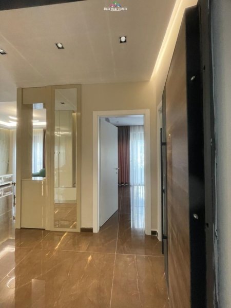 Tirane, jepet me qera apartament 1+1+Ballkon Kati 2, 70 m² 500 € (porcelan)