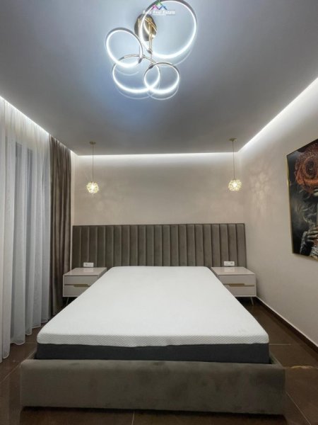 Tirane, jepet me qera apartament 1+1+Ballkon Kati 2, 70 m² 500 € (porcelan)