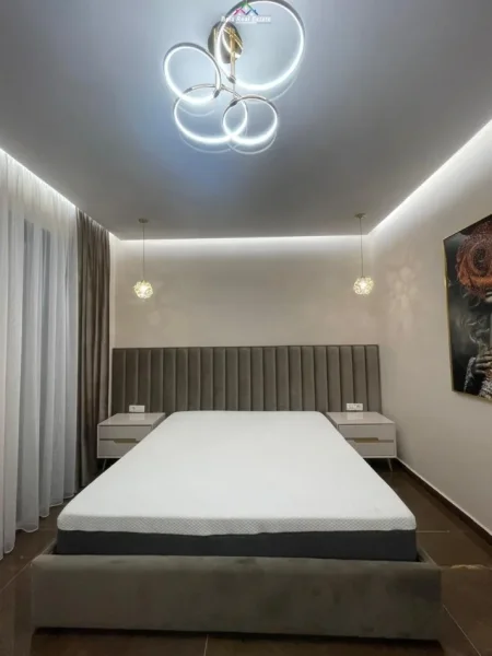 Tirane, jepet me qera apartament 1+1+Ballkon Kati 2, 70 m² 500 € (porcelan)