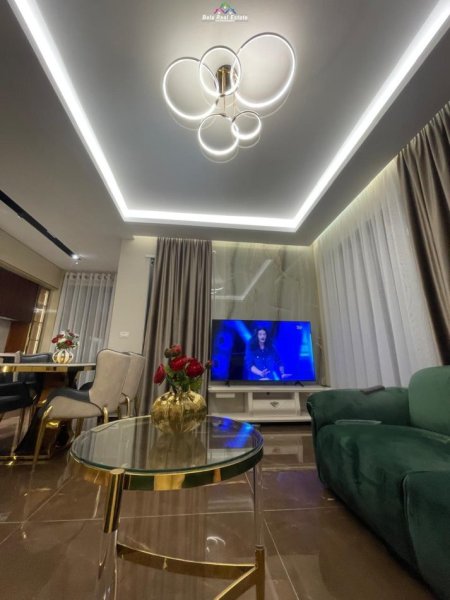 Tirane, jepet me qera apartament 1+1+Ballkon Kati 2, 70 m² 500 € (porcelan)