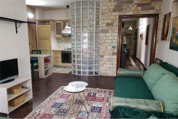 Tirane, jepet me qera apartament 1+1 Kati 3, 82 m² 550 € (Medar Shtylla)