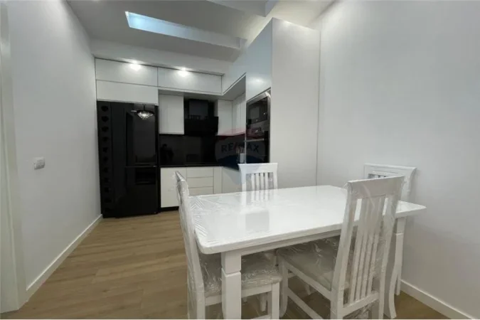 Tirane, jepet me qera apartament 1+1+Aneks+Ballkon Kati 3, 55 m² 550 € (Kopshti Botanik)