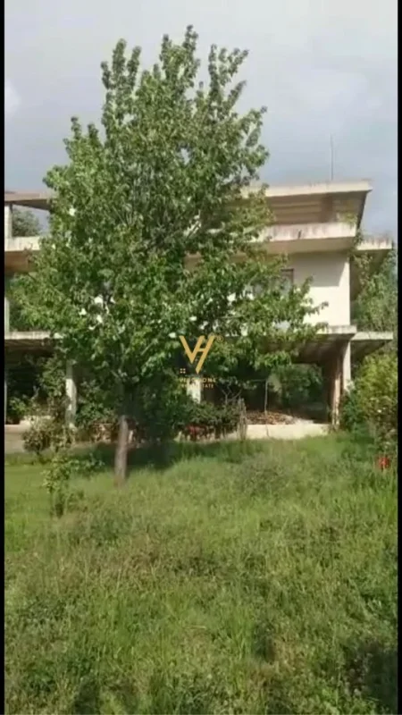 Tirane, shitet toke , 2.156 m² 400.000 € (IBE)