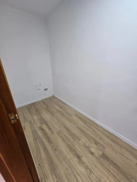 Tirane, shes apartament 2+1 Kati 1, 81 m² 138.000 € (ali demi)