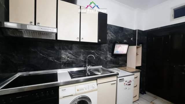 Tirane, jepet me qera apartament 1+1+Ballkon Kati 2, 50 m² 400 € (5 maji)