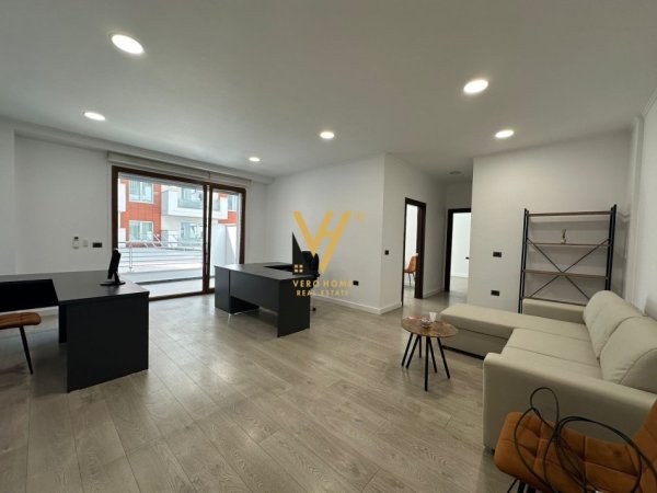 Tirane, jepet me qera zyre Kati 2, 102 m² 1.000 € (KOMPLEKSI DELIJORGJI)