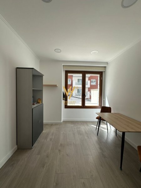 Tirane, jepet me qera zyre Kati 2, 102 m² 1.000 € (KOMPLEKSI DELIJORGJI)