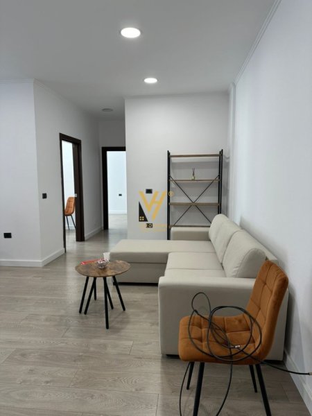 Tirane, jepet me qera zyre Kati 2, 102 m² 1.000 € (KOMPLEKSI DELIJORGJI)