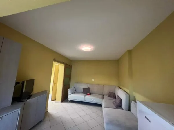 Tirane, jepet me qera apartament 2+1 , 55 m² 450 € (ish restorant durresi)