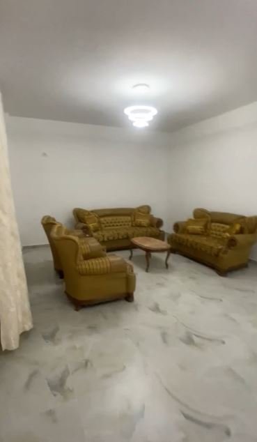 Tirane, jepet me qera apartament 3+1 Kati 2, 160 m² 500 € (Shkoze)