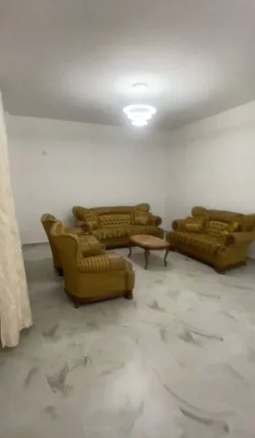 Tirane, jepet me qera apartament 3+1 Kati 2, 160 m² 500 € (Shkoze)