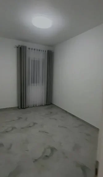 Tirane, jepet me qera apartament 3+1 Kati 2, 160 m² 500 € (Shkoze)