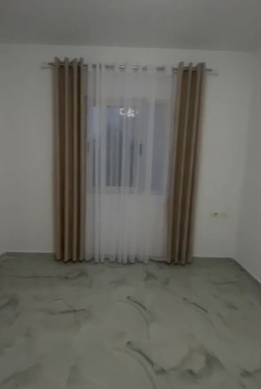 Tirane, jepet me qera apartament 3+1 Kati 2, 160 m² 500 € (Shkoze)
