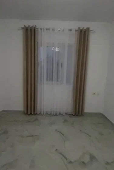 Tirane, jepet me qera apartament 3+1 Kati 2, 160 m² 500 € (Shkoze)