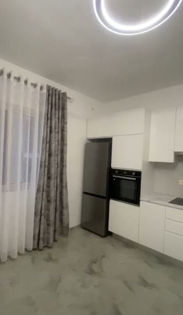 Tirane, jepet me qera apartament 3+1 Kati 2, 160 m² 500 € (Shkoze)