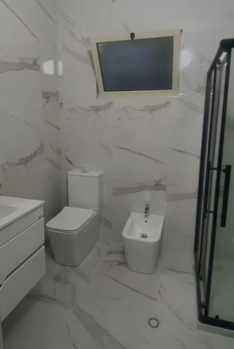 Tirane, jepet me qera apartament 3+1 Kati 2, 160 m² 500 € (Shkoze)