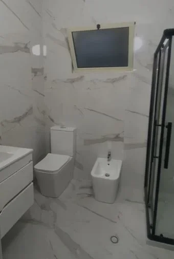 Tirane, jepet me qera apartament 3+1 Kati 2, 160 m² 500 € (Shkoze)