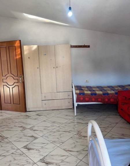 Shqiperi, jepet me qera garsonier 1+1 Kati 4, 45 m² 200 € (Haki shehu)
