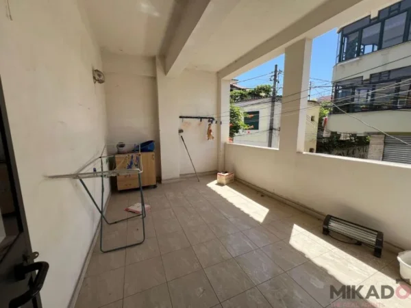 Tirane, jepet me qera apartament 3+1 Kati 2, 132 m² 550 €