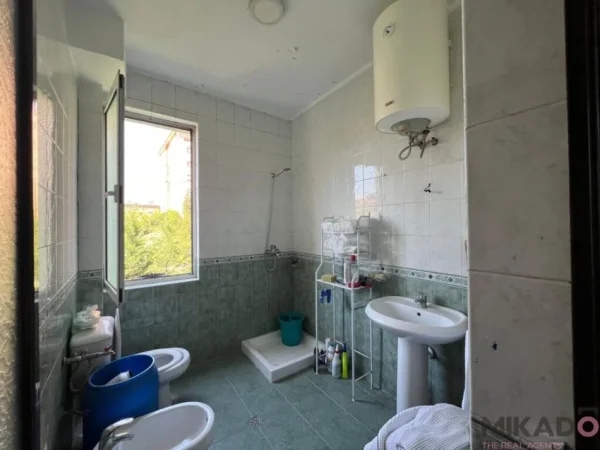 Tirane, jepet me qera apartament 3+1 Kati 2, 132 m² 550 €