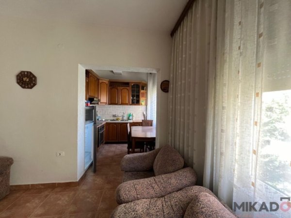 Tirane, jepet me qera apartament 3+1 Kati 2, 132 m² 550 €