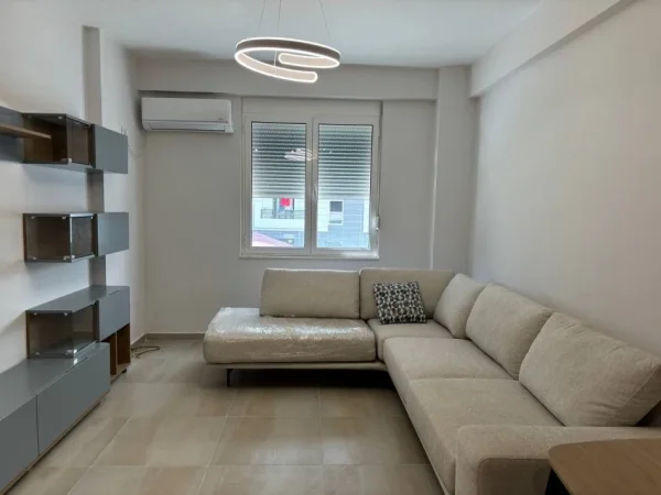Tirane, jepet me qera apartament 1+1 Kati 3, 64 m² 450 € (Kompleksi Star)