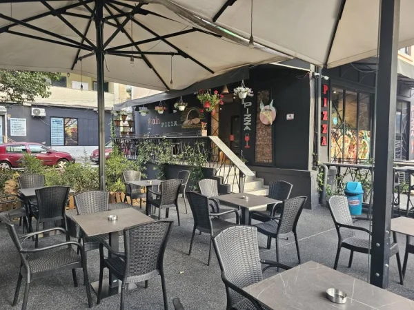 Tirane, shitet bar-resorant , 75 m² (Zogu i Zi)