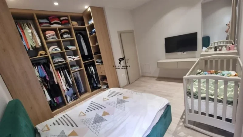 Tirane, shitet ambjent biznesi Kati 1, 100 m² 430.000 € (LIQENI ARTIFICIAL)