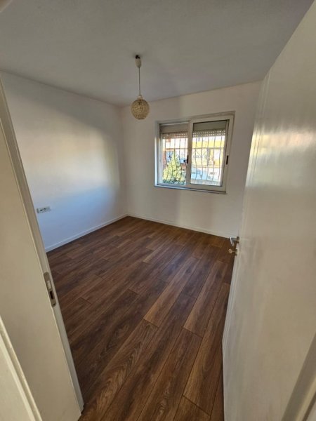 Tirane, jepet me qera apartament 2+1 Kati 4, 78 m² 400 € (Myslym Shyri)
