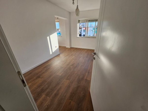 Tirane, jepet me qera apartament 2+1 Kati 4, 78 m² 400 € (Myslym Shyri)