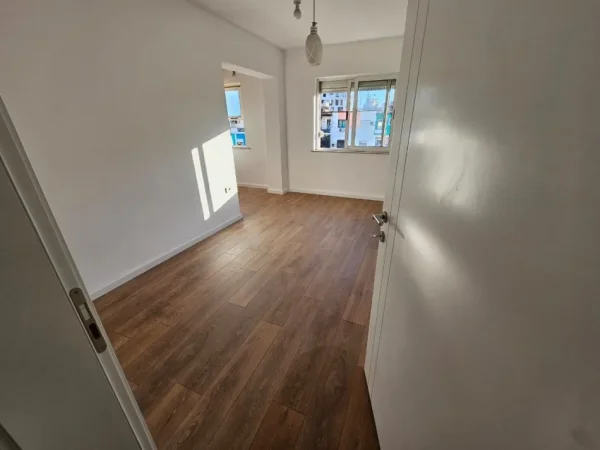 Tirane, jepet me qera apartament 2+1 Kati 4, 78 m² 400 € (Myslym Shyri)