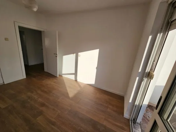 Tirane, jepet me qera apartament 2+1 Kati 4, 78 m² 400 € (Myslym Shyri)