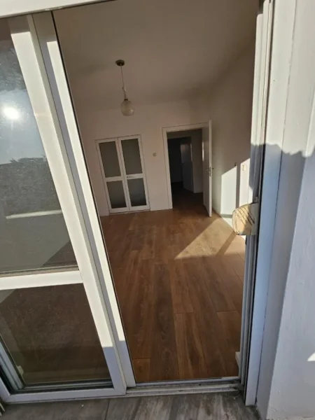Tirane, jepet me qera apartament 2+1 Kati 4, 78 m² 400 € (Myslym Shyri)