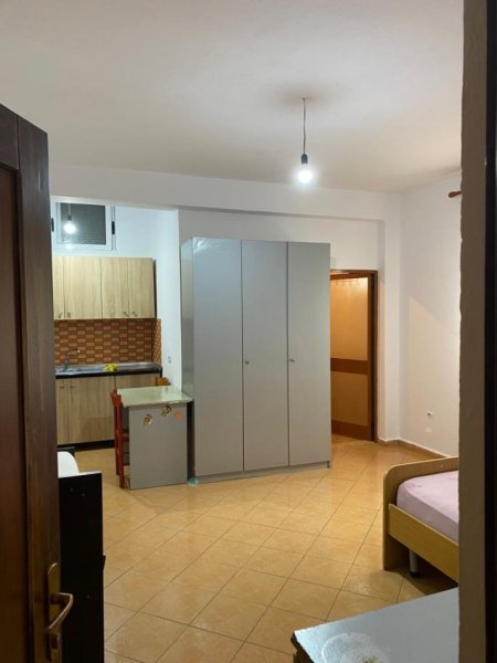 Tirane, jepet me qera garsonier 1+1 Kati 1, 37 m² 300 € (Qytet Studenti)