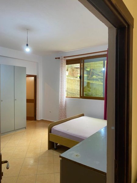 Tirane, jepet me qera garsonier 1+1 Kati 1, 37 m² 300 € (Qytet Studenti)