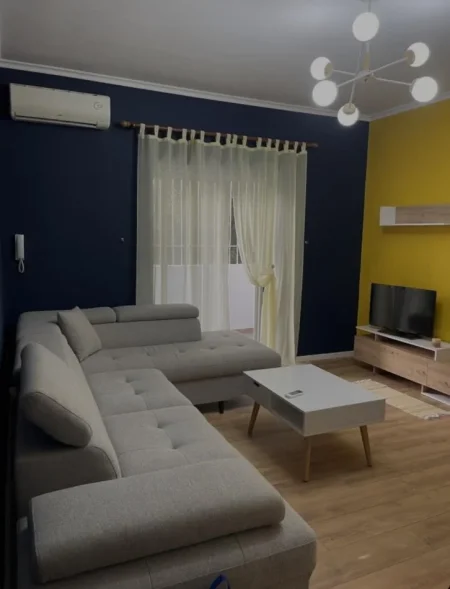 Tirane, jepet me qera apartament 1+1 Kati 2, 70 m² 450 € (Ish Restorant Durresit)