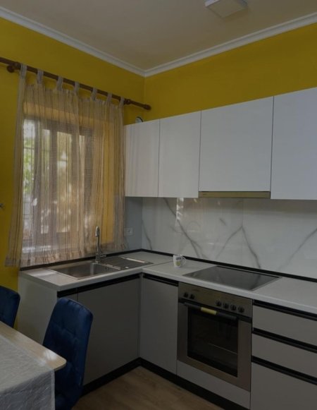 Tirane, jepet me qera apartament 1+1 Kati 2, 70 m² 450 € (Ish Restorant Durresit)