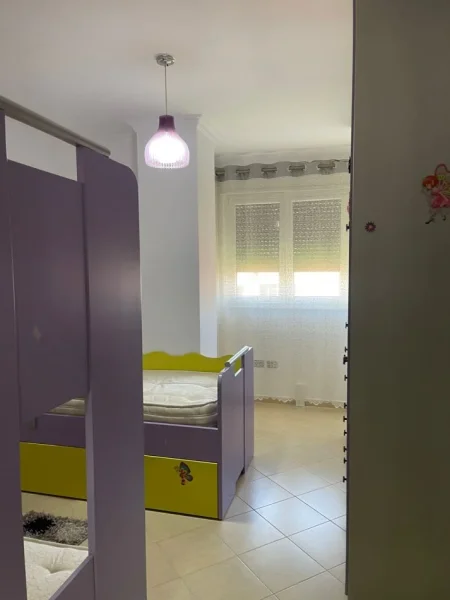 Tirane, jepet me qera apartament 2+1 Kati 5, 120 m² 650 € (Xhamllikut)