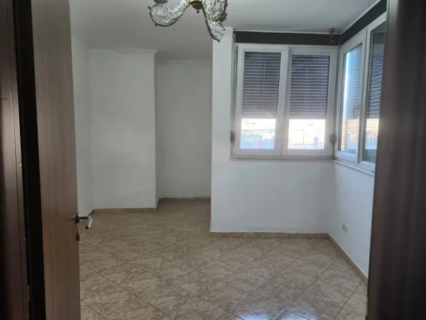 Tirane, shitet apartament 2+1 Kati 3, 102 m² 112.000 € (Yzberisht)