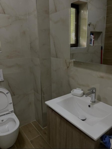 Tirane, jepet me qera apartament 1+1 Kati 1, 71 m² 450 € (Ish Restorant Durresit)