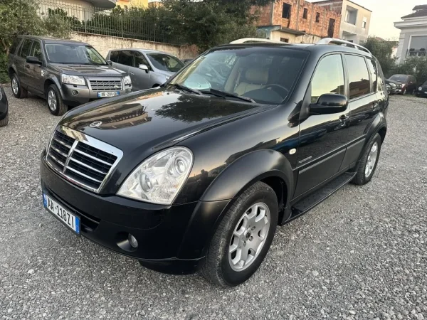Tirane, shes SUV | Fuoristrad | Xhip SSANGYONG REXTON Nafte, e zeze automatik Klima 211.000 km 5.200 €