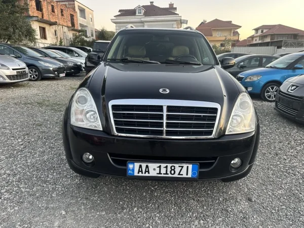 Tirane, shes SUV | Fuoristrad | Xhip SSANGYONG REXTON Nafte, e zeze automatik Klima 211.000 km 5.200 €