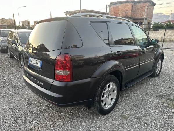 Tirane, shes SUV | Fuoristrad | Xhip SSANGYONG REXTON Nafte, e zeze automatik Klima 211.000 km 5.200 €