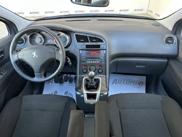 Tirane, shes makine PEUGEOT 5008 Nafte, gri e erret manuale Klima 201.000 km 5.300 €