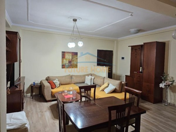 Tirane, jepet me qera apartament 1+1+Ballkon Kati 4, 65 m² 500 € (Zogu i Zi)