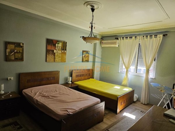 Tirane, jepet me qera apartament 1+1+Ballkon Kati 4, 65 m² 500 € (Zogu i Zi)
